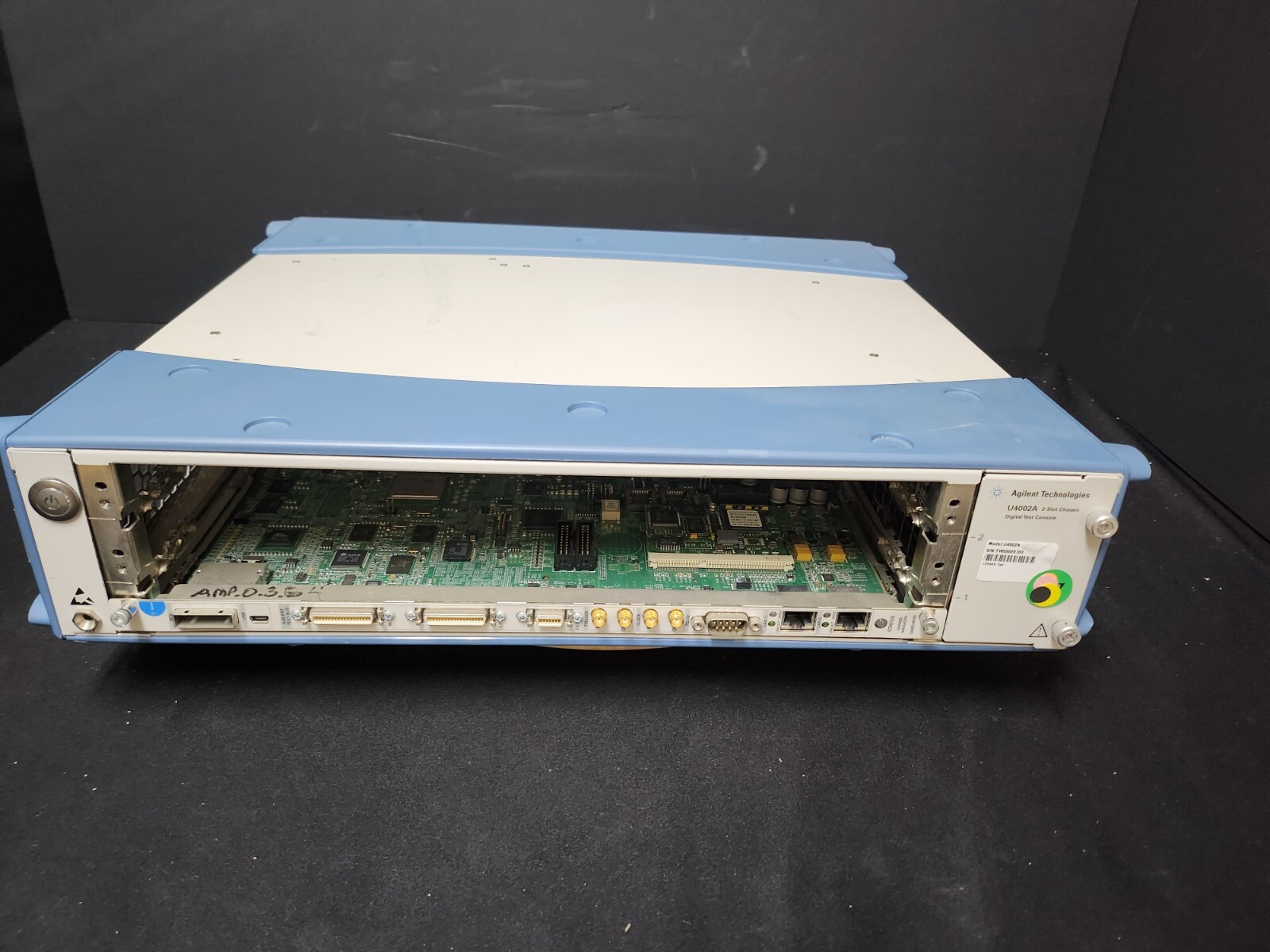 Agilent U4002A: Digital Test Console - 2-slot AMP Modular Chassis (TW50030103)