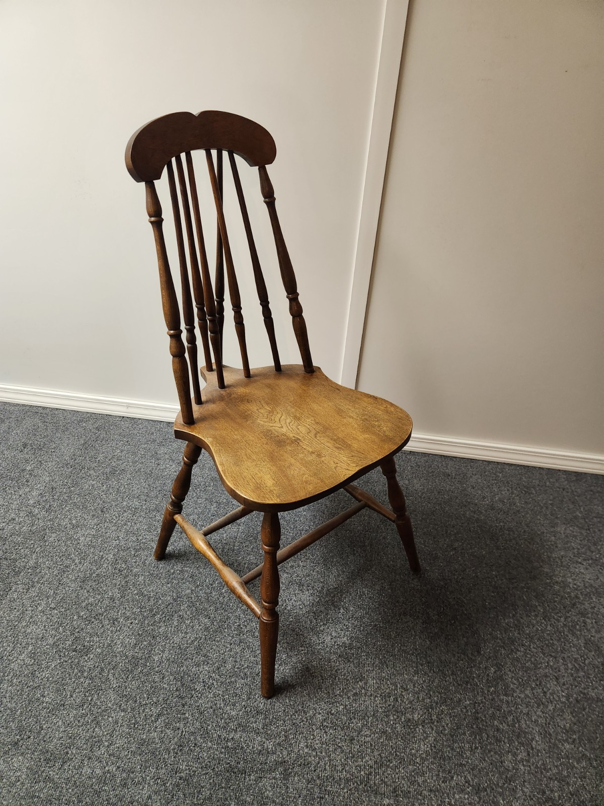 Vintage Amish Tapered Windsor Splat Brace Back Spindle Chair