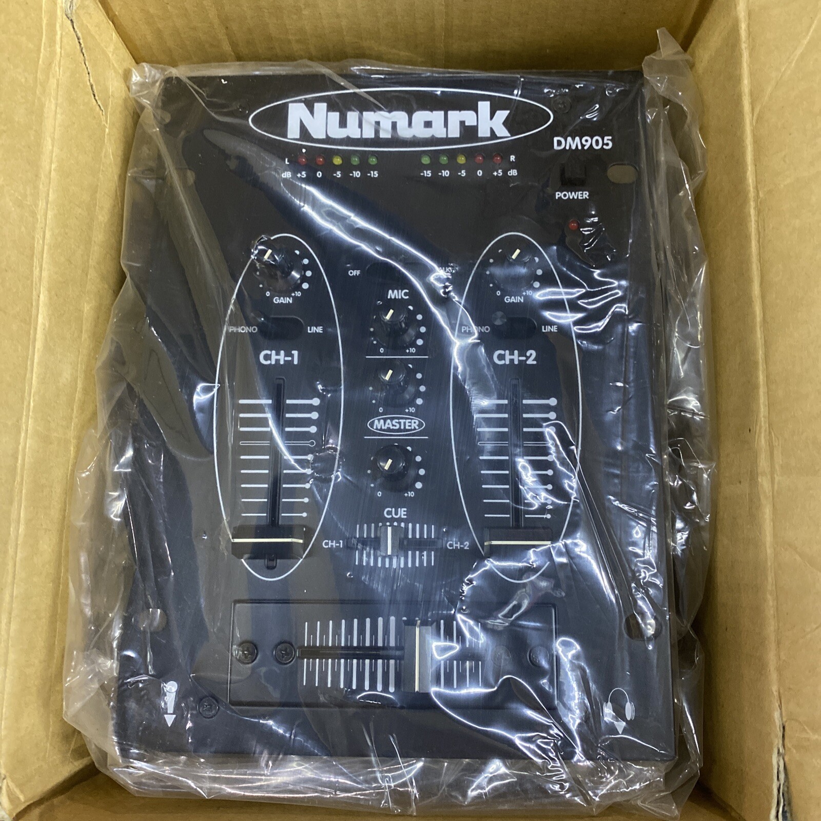 numark mixer dm905 ( Missing The Power Plug)
