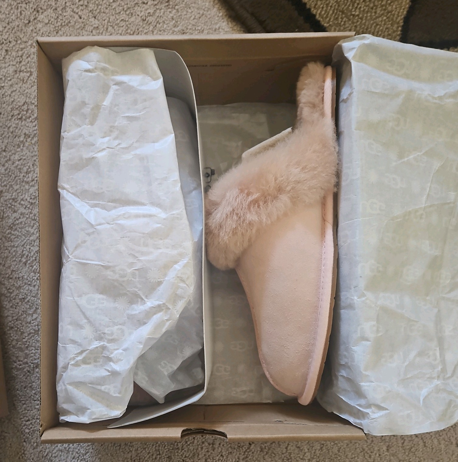 NIB UGG Women's Scuffette in Beige Blush