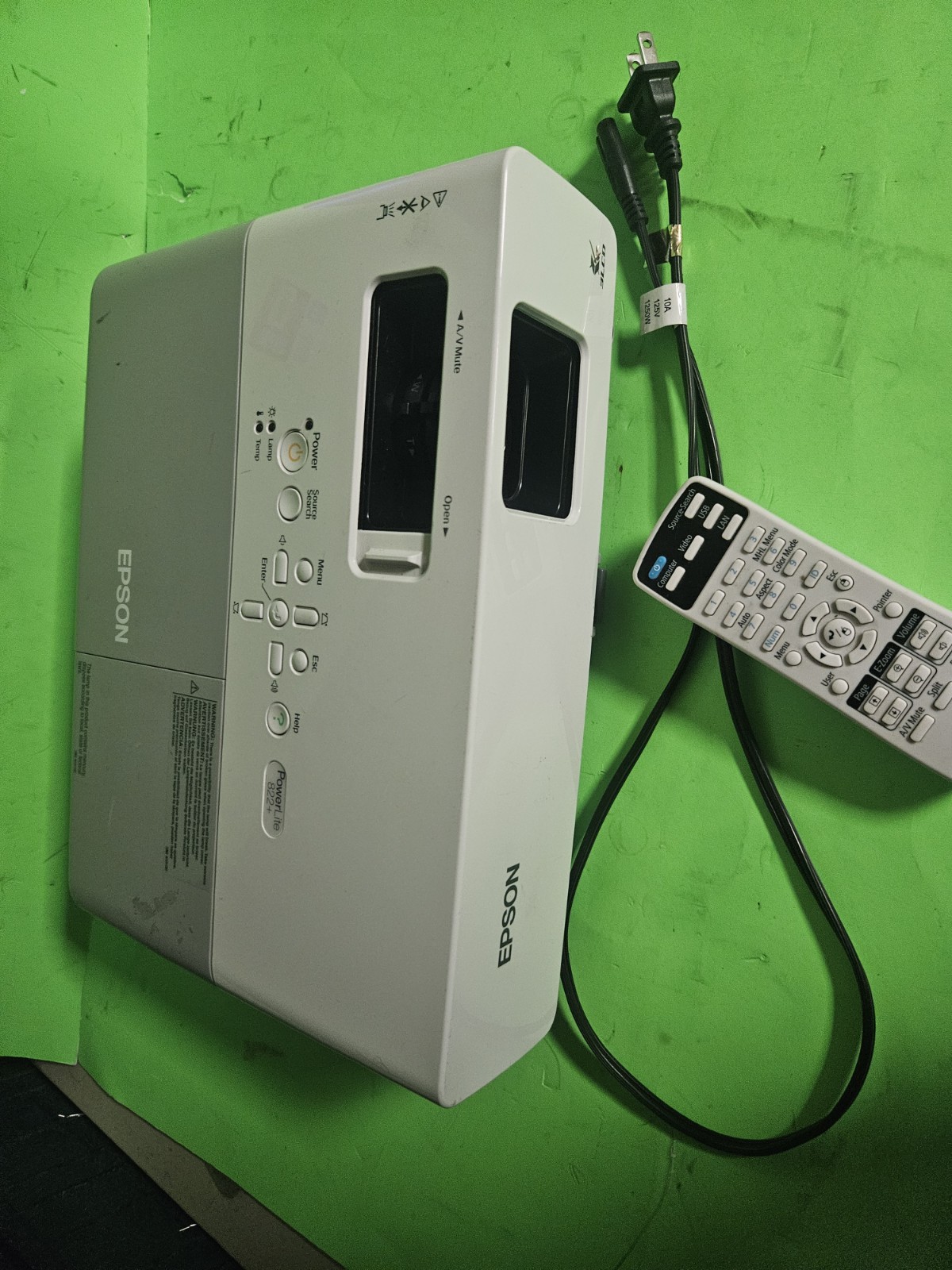 Epson PowerLite 822+ EMP-822H 3LCD Home Projector 2600 Lumens 2137H