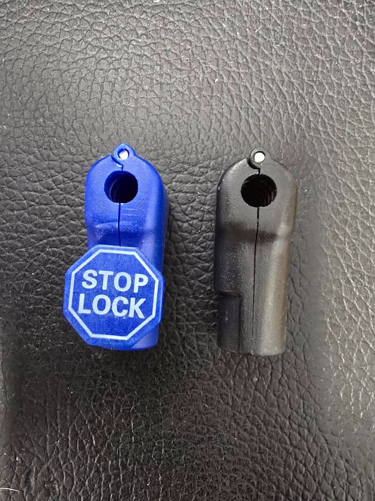 Retail Store Anti-theft Magnetic Hook Lock - Lot of ~93 locks and 5 keys