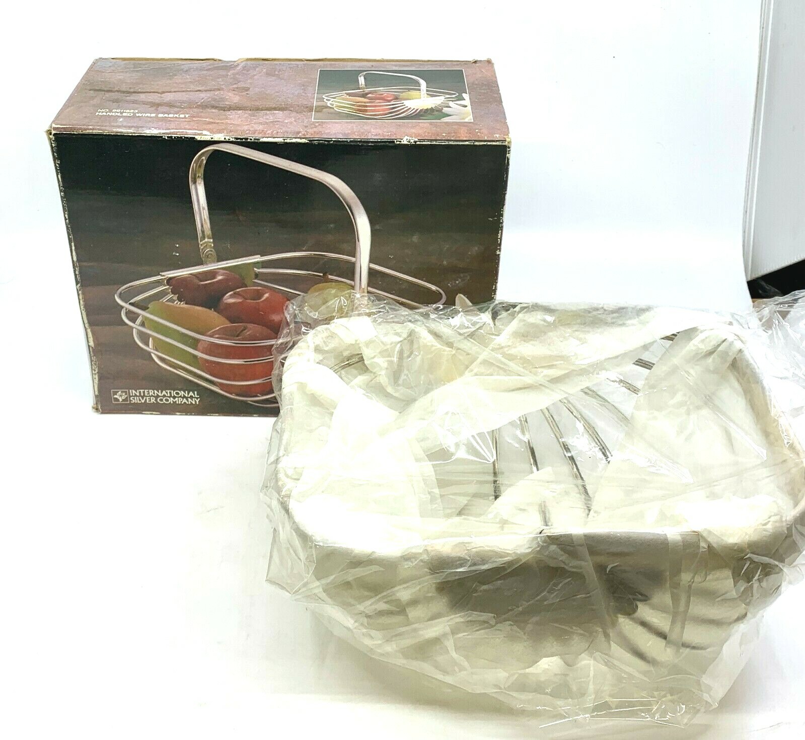 New Fruit Bread Basket Silverplate International Silver Wired Removable Handle