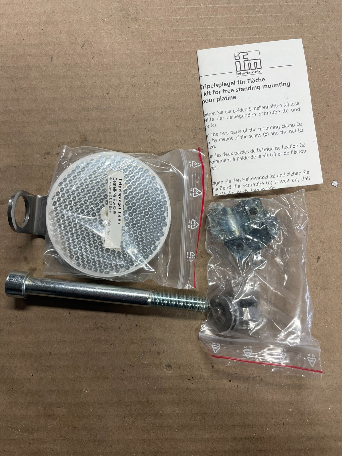 (Lot of 2) EFECTOR SYSTEM COMPONENT REFLECTOR E20995 SENSOR ACCESSORY