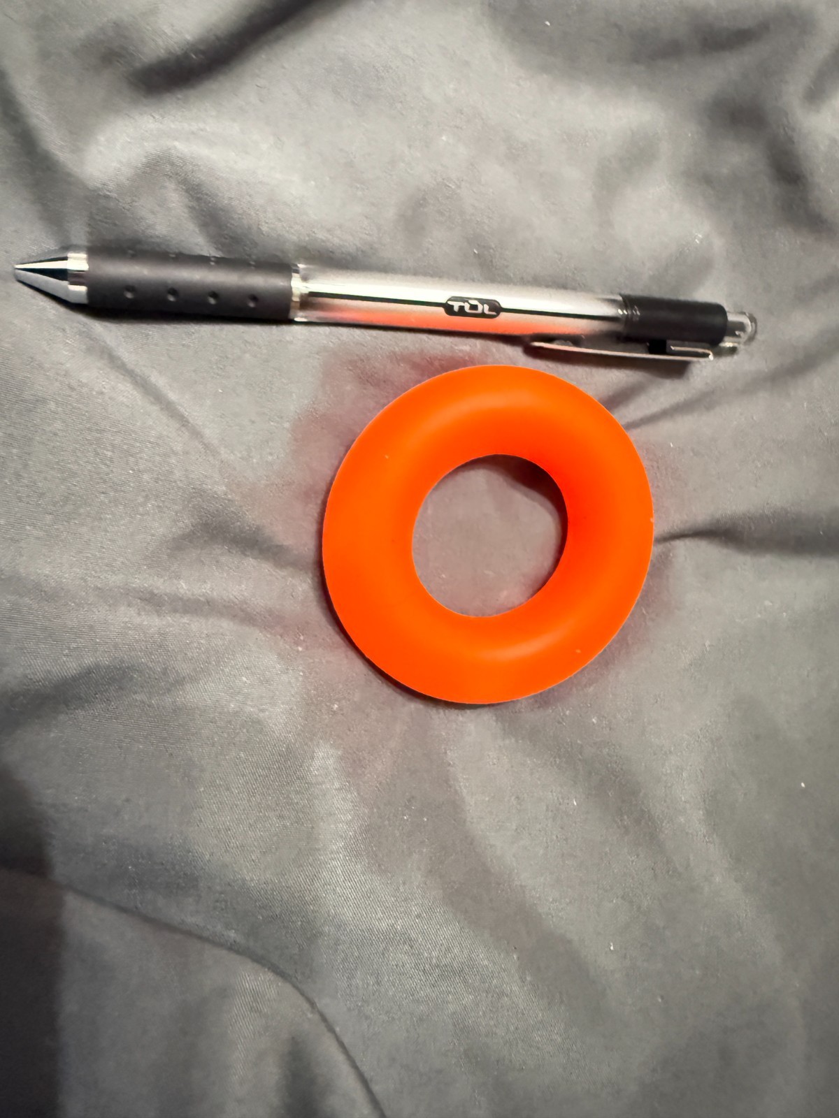 Hand strenthening exerciser