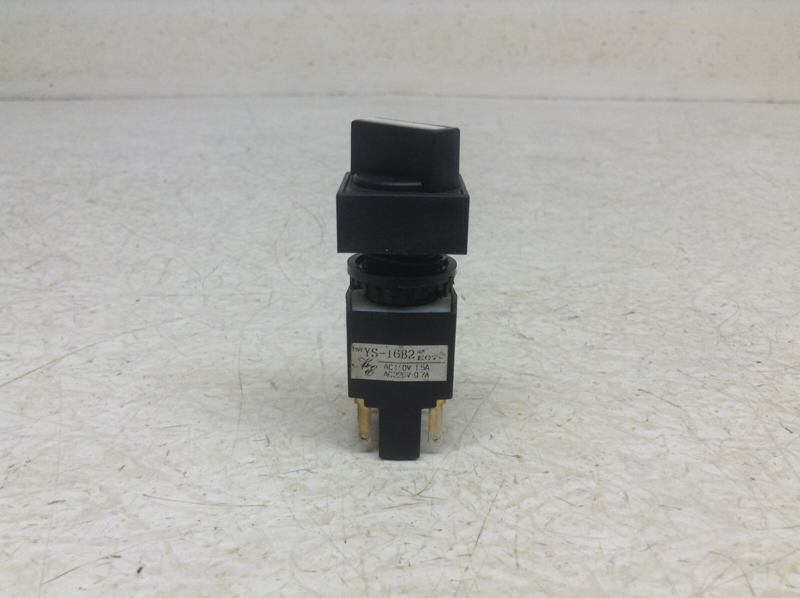 Maruyasu YS-16B2 2 Position Maintained Selector Switch YS16B2 (TSC)