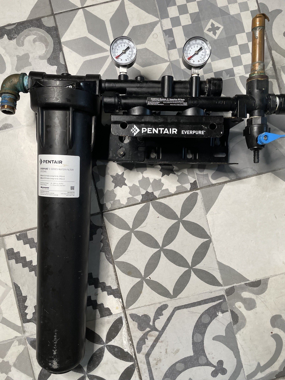Everpure EV9293-22 Coldrink 2 / Insurice Twin Manifold with 20" Prefilter - 3/4"