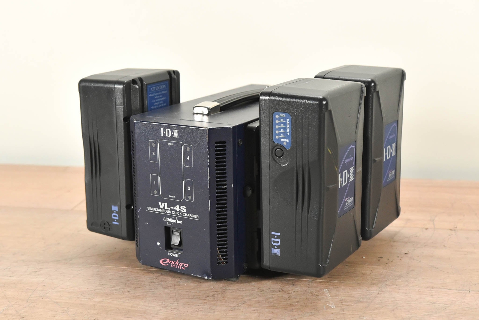 IDX System Technology VL-4S 4-Channel Charger with 3 Batteries CG00149