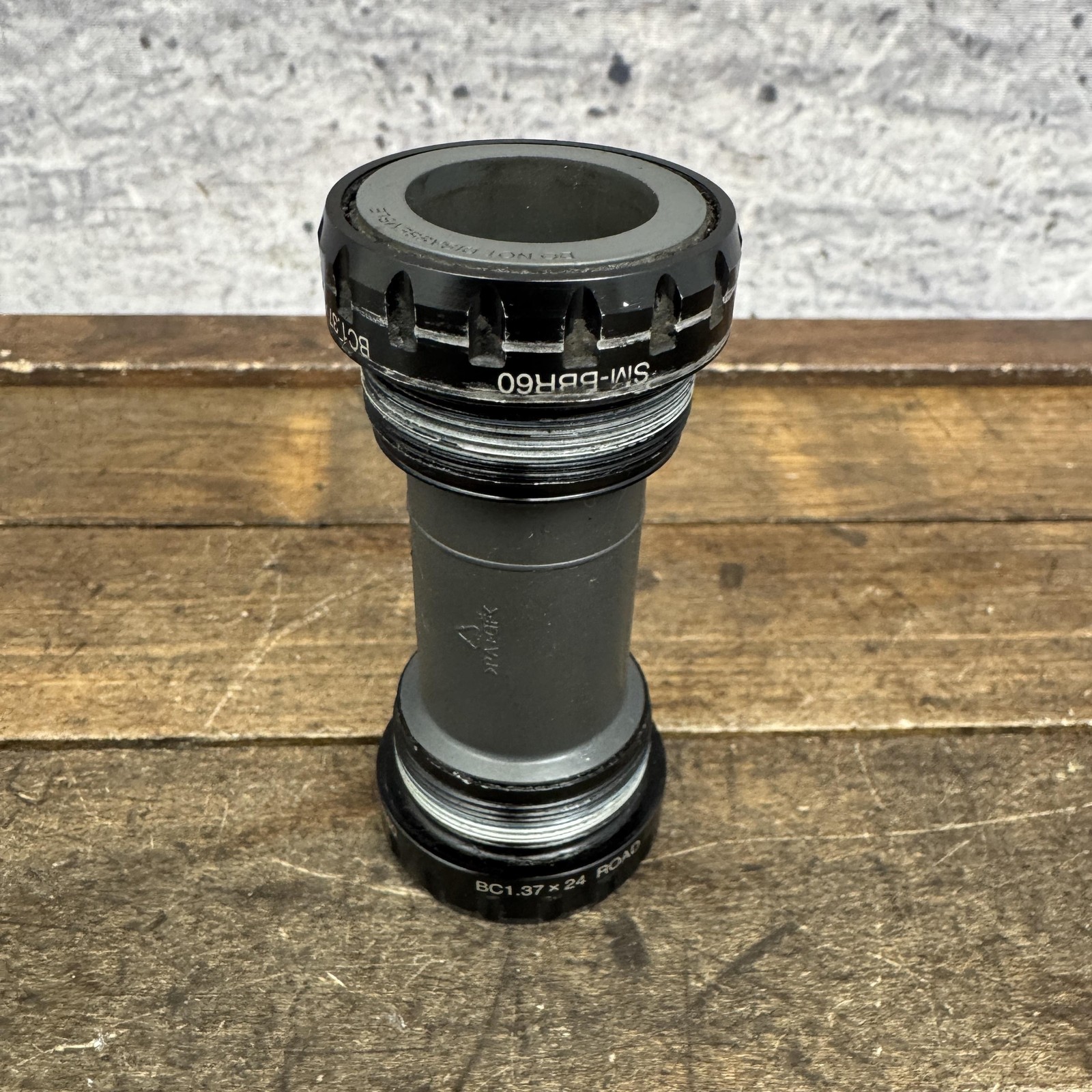 Shimano Bottom Bracket SM-BBR60 68mm BSA 1.37x24 Road Hollowtech II Black