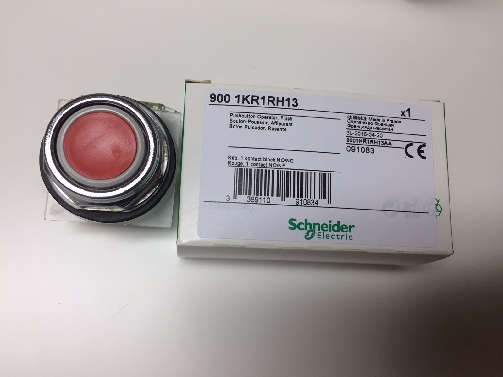 9001KR1RH13 PUSHBUTTON 30mm RED Non-illuminated. Schneider Electric NEW IN BOX
