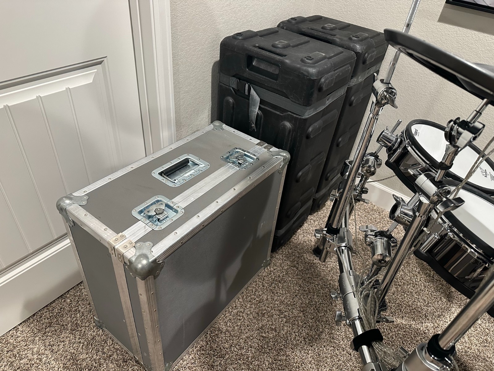 *** HUGE ROLAND TD 30 KV DRUM SET + ROAD CASES