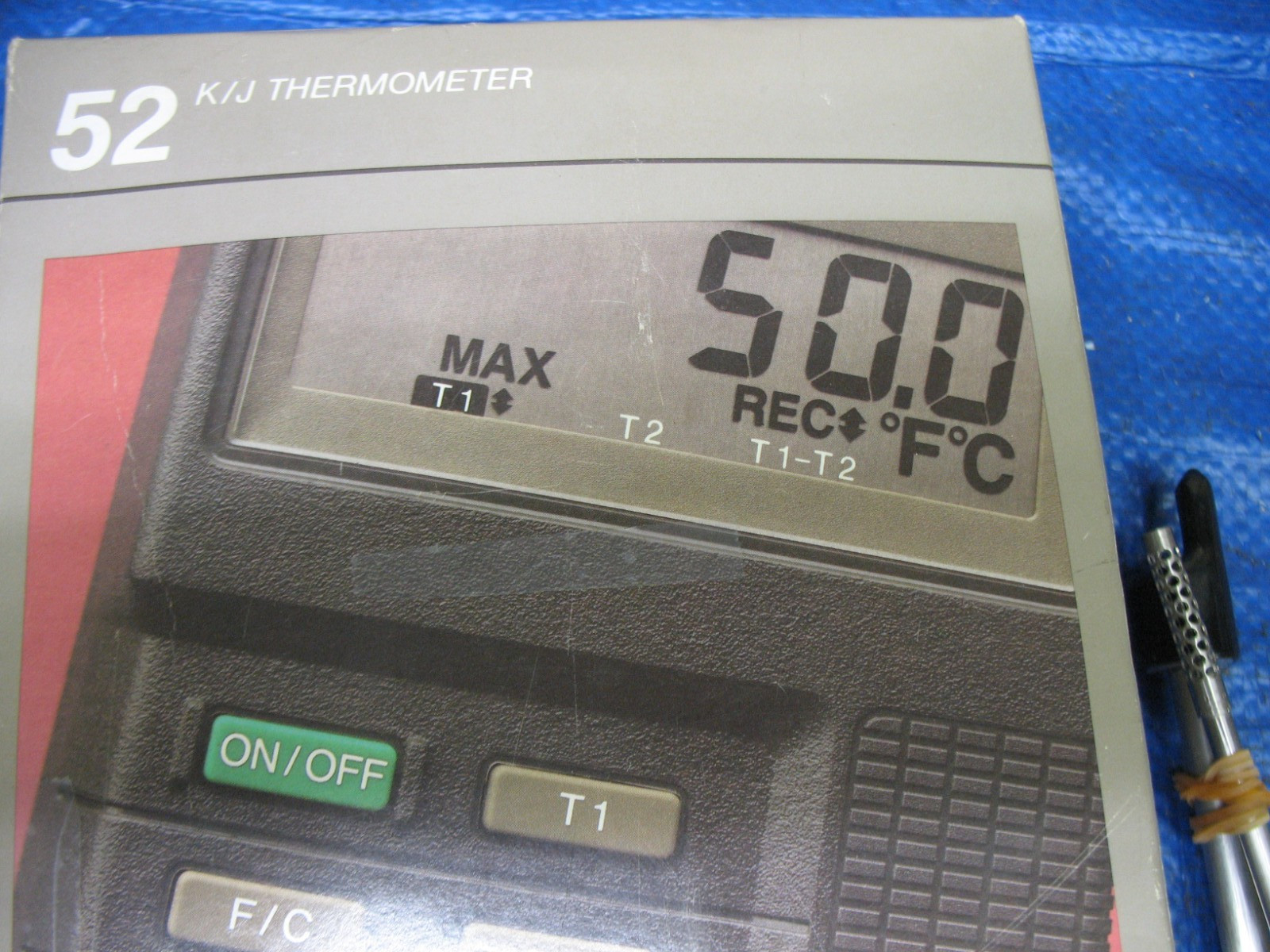 FLUKE THERMOMETER MODEL# 52 K/J DUAL-INPUT DIGITAL THERMOMETER w/probes
