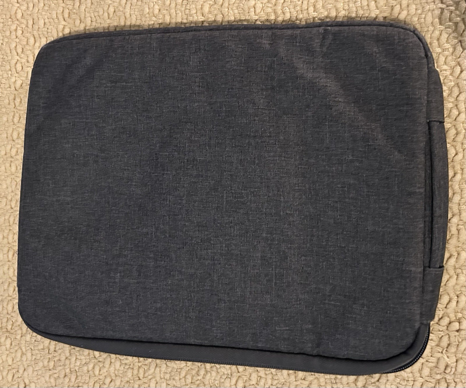 Voova: Dark Gray Laptop/Tablet Case