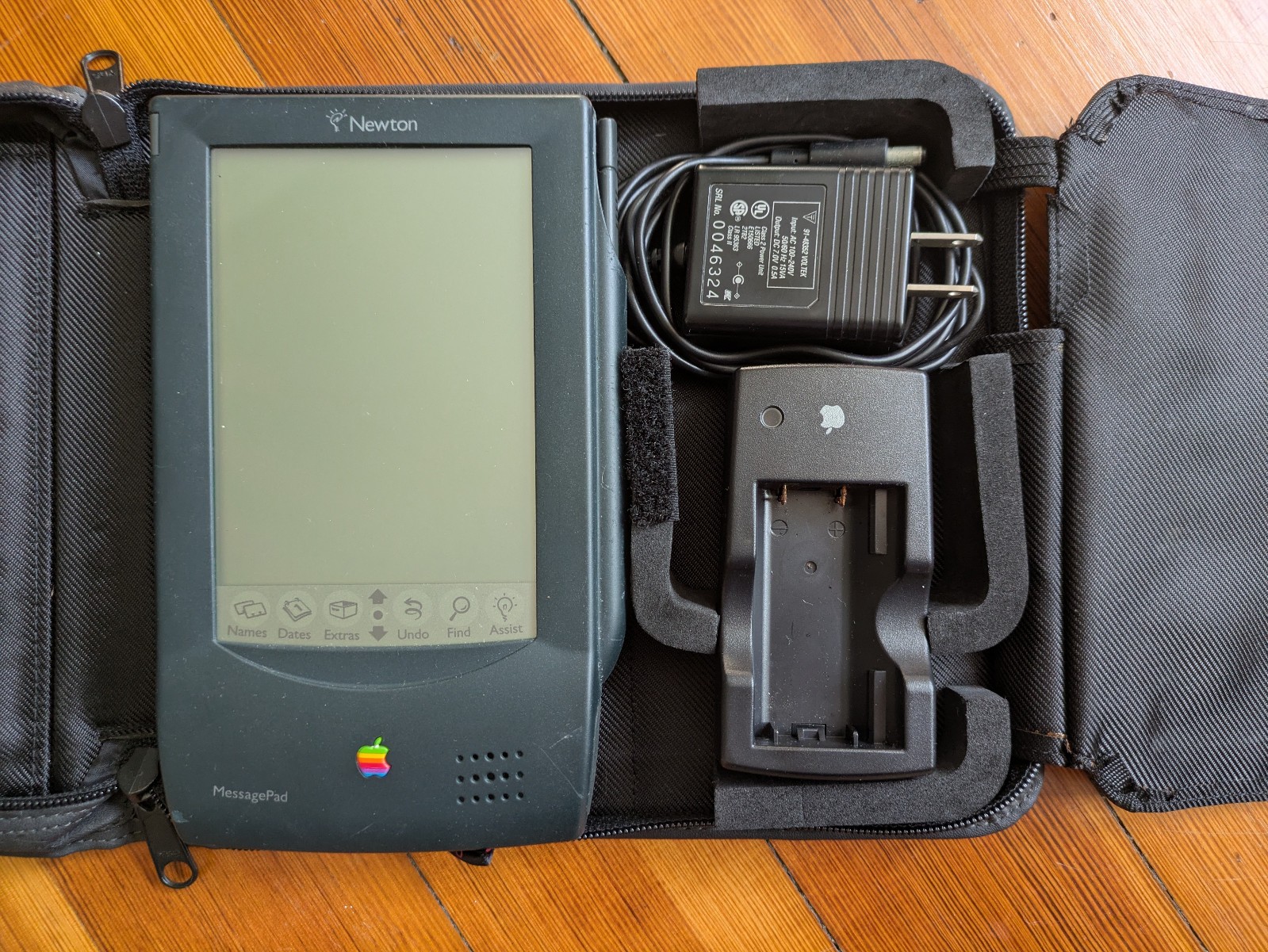 Vintage 1993 Apple Newton MessagePad H1000 - Tested Working w/ Stylus, Case, AC