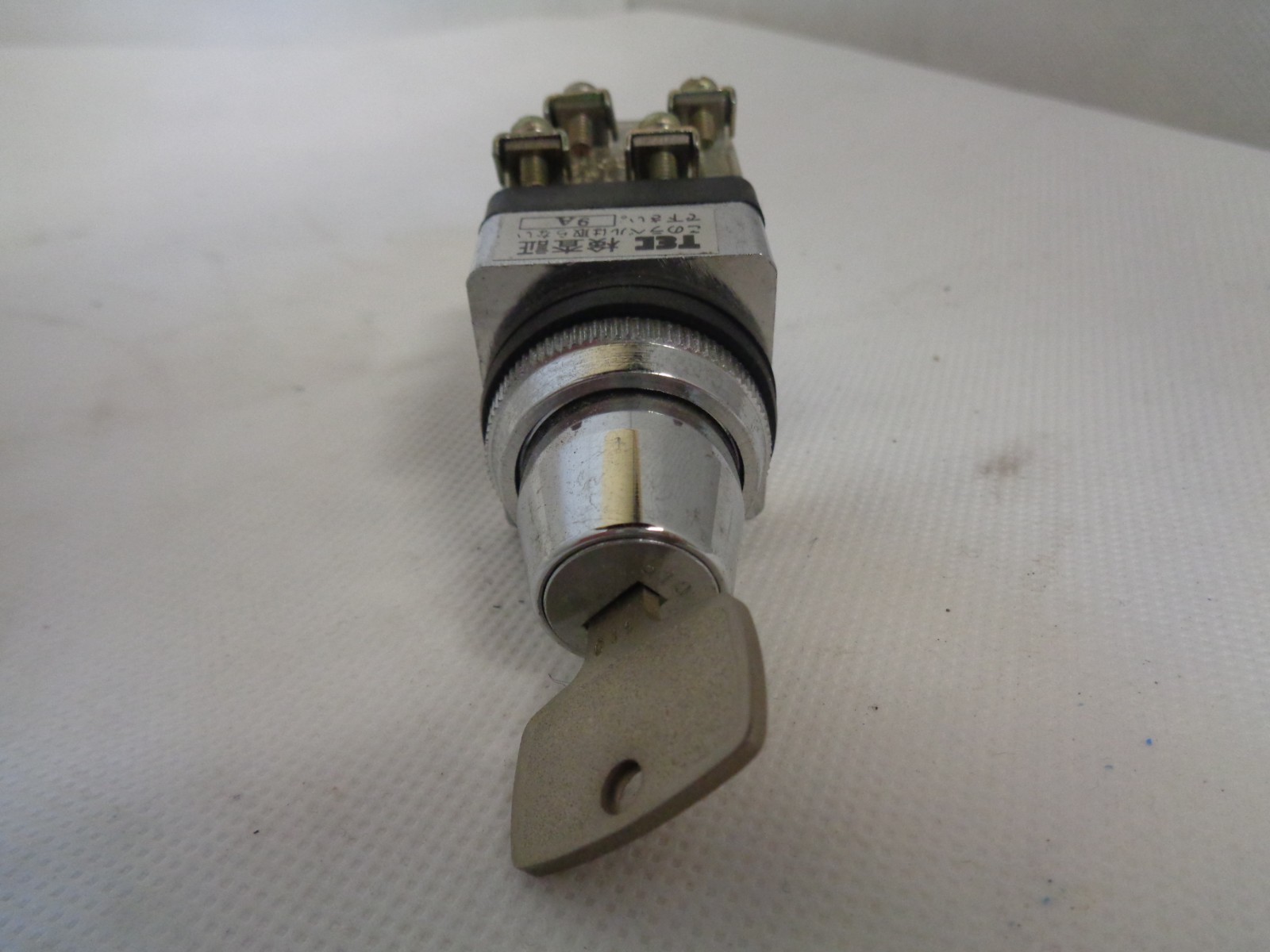 NEW TEC KOKUSAI 41-10441 2 POSITION KEYED SELECTOR SWITCH 3K