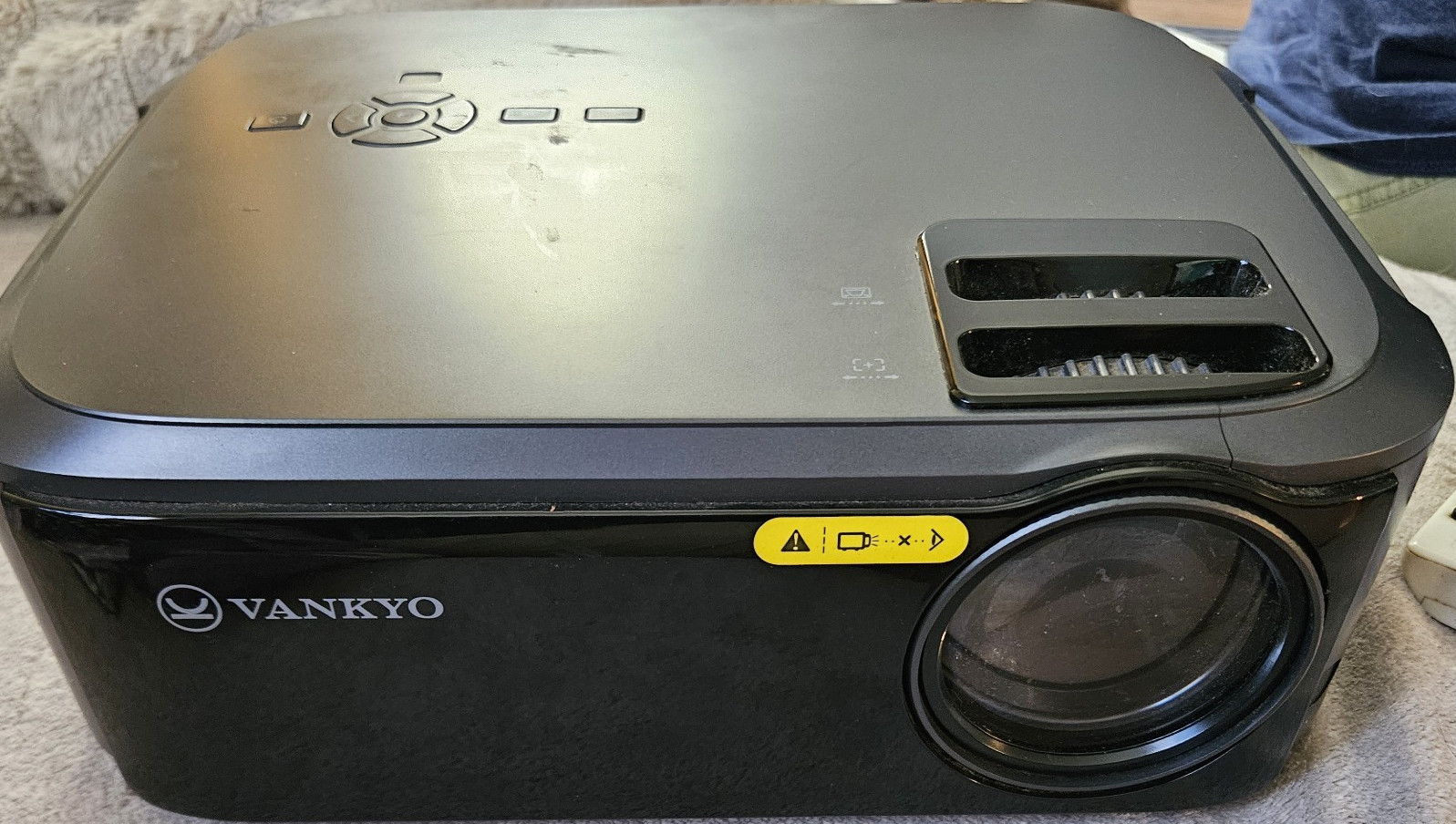 Projector Desktop 1080p 380 ANSI 16:9 Speaker Black Case VANKYO V630 LCD