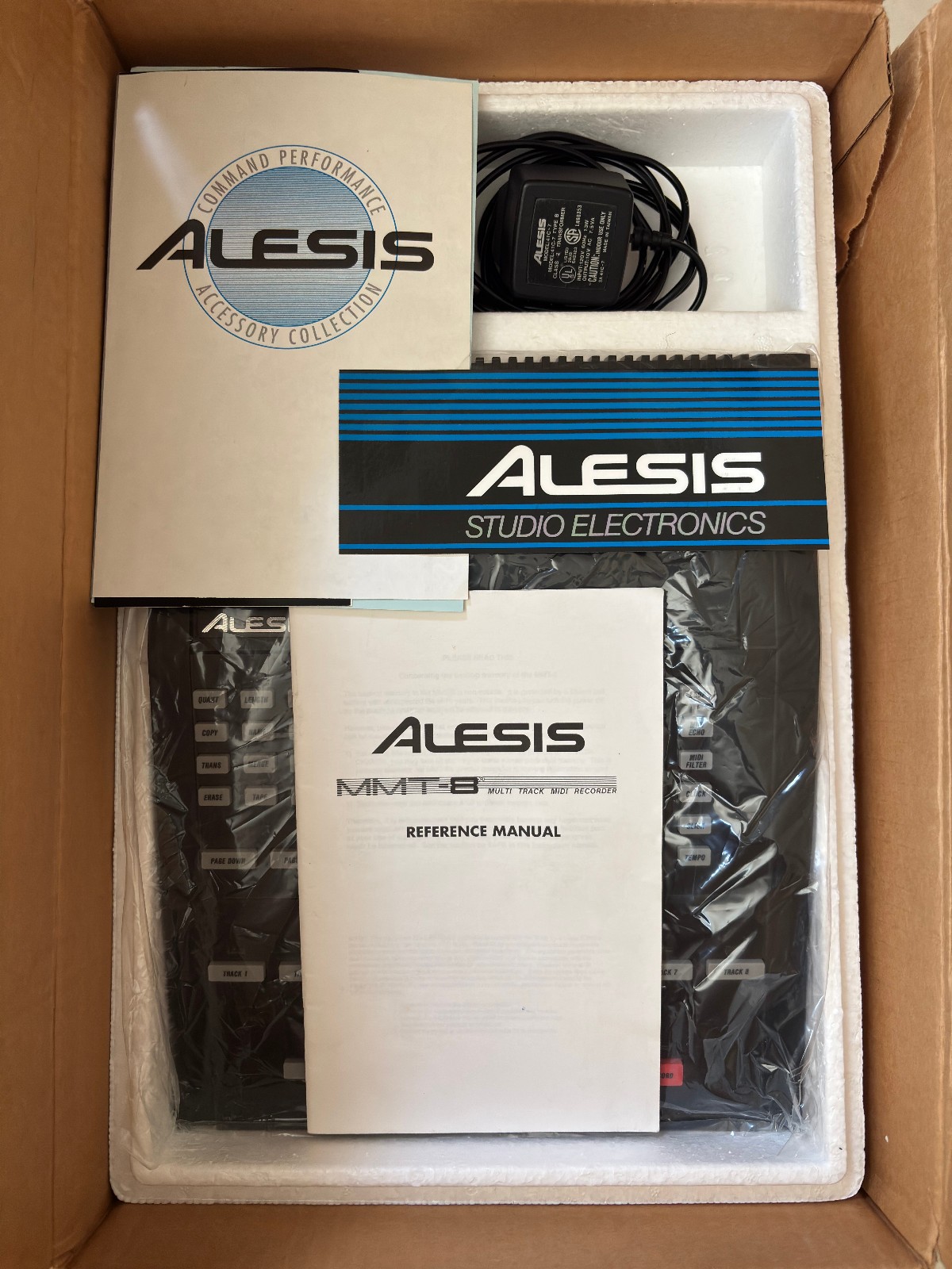 ALESIS MMT-8 SEQUENCER MIDI RECORDER ORIGINAL BOX COMPLETE MINT CONDITION AKAI