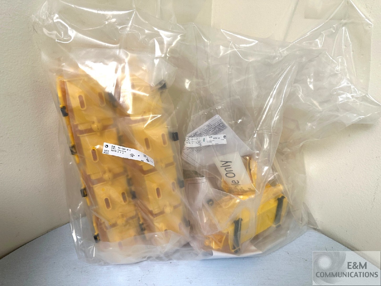 NEW FGS-FLEXV-4F-C ADC TE COMMSCOPE FIBERGUIDE FLEXVERTICAL KIT 2x2" 4FT LENGTH