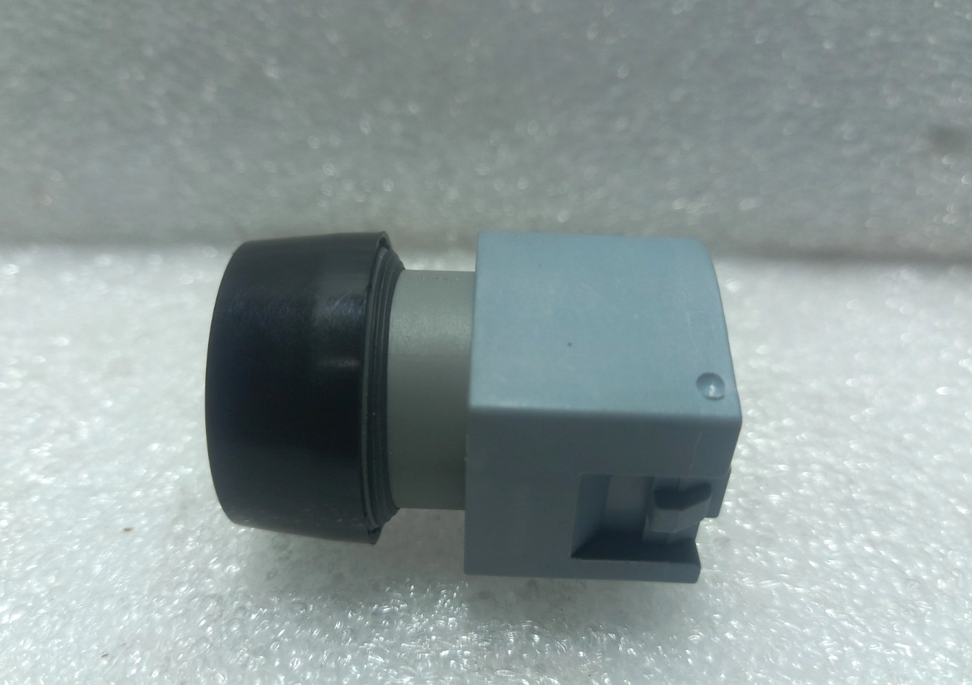 6806246 Pushbutton BLK For Nov BOP Control Panel 332.02