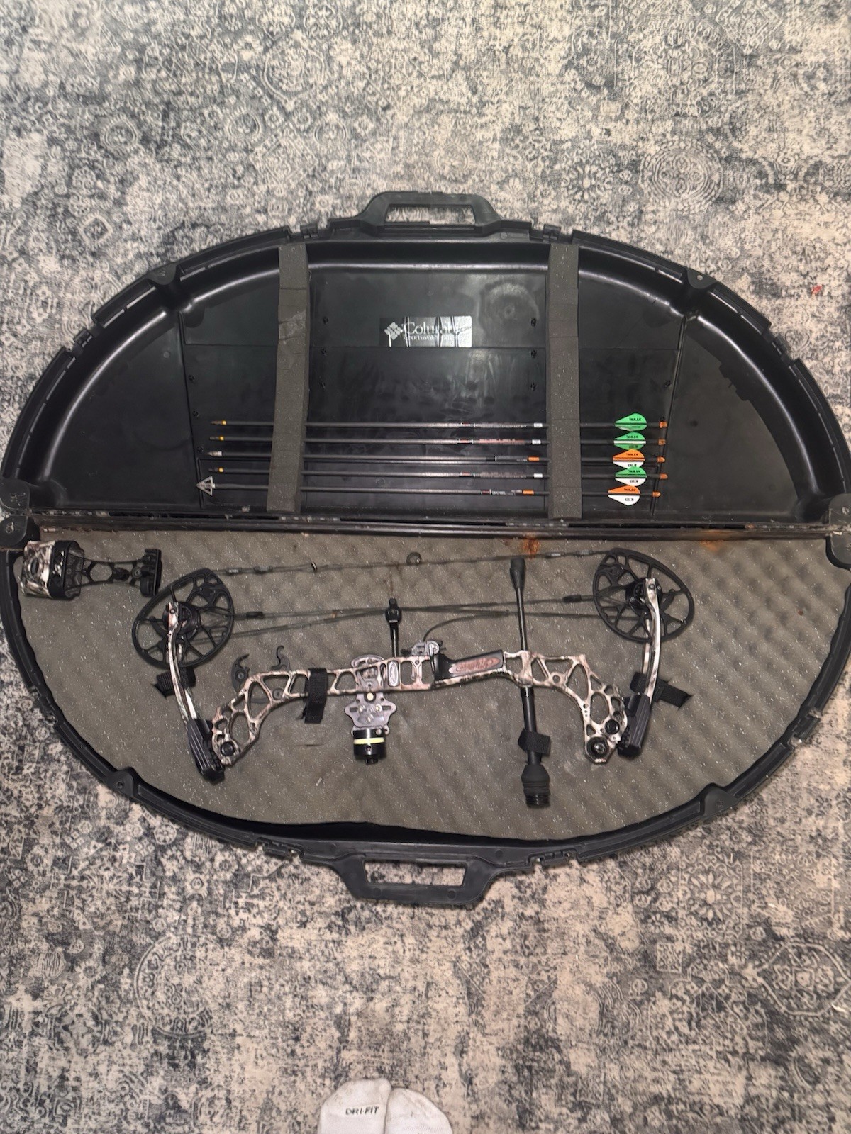 Mathews Triax Right Hand Camo Compound Bow  w/ Hard Case, QAD Rest  HHA Sight