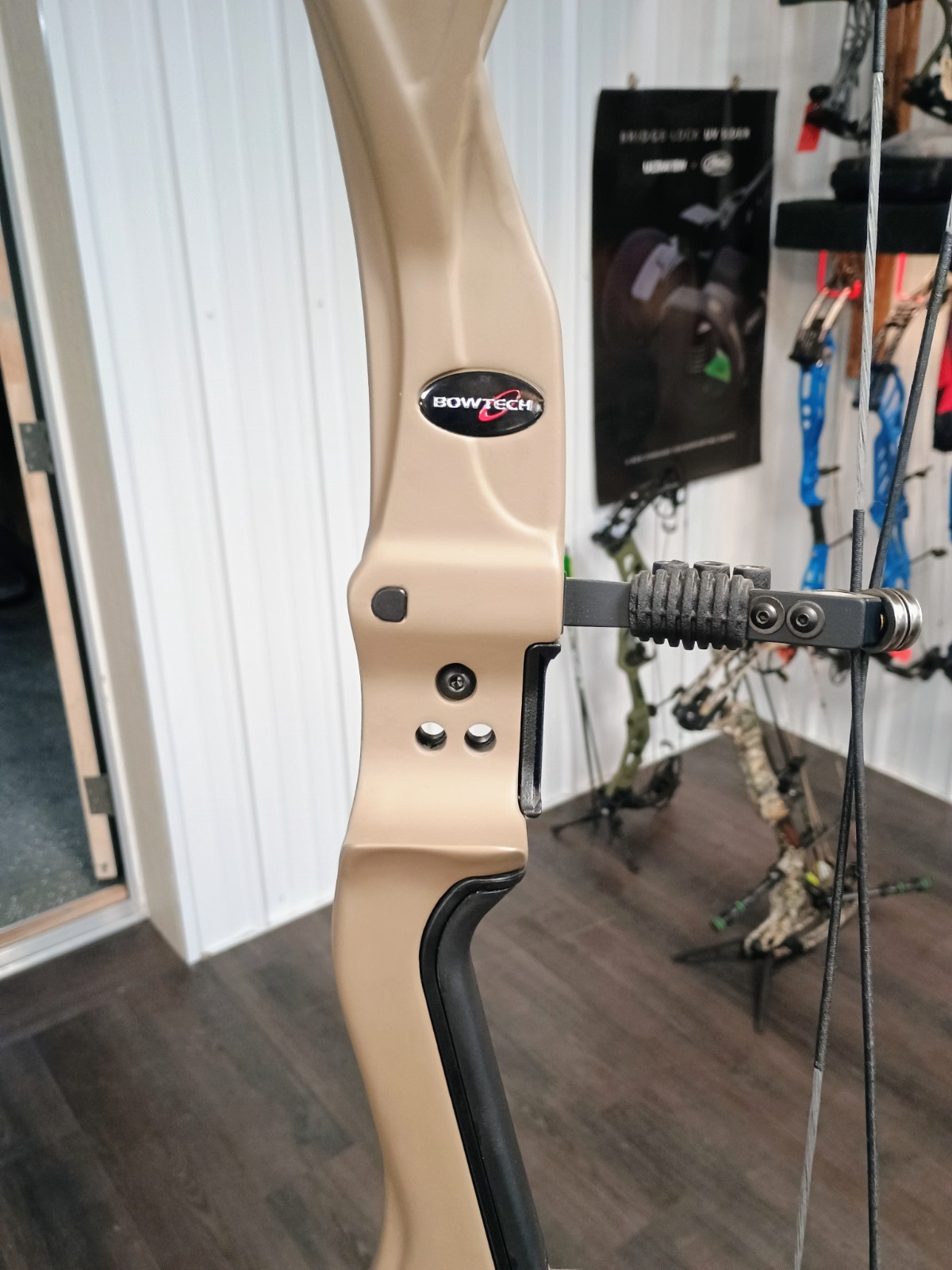 Bowtech Carbon One Beige Black Aluminum Compound Bow Men