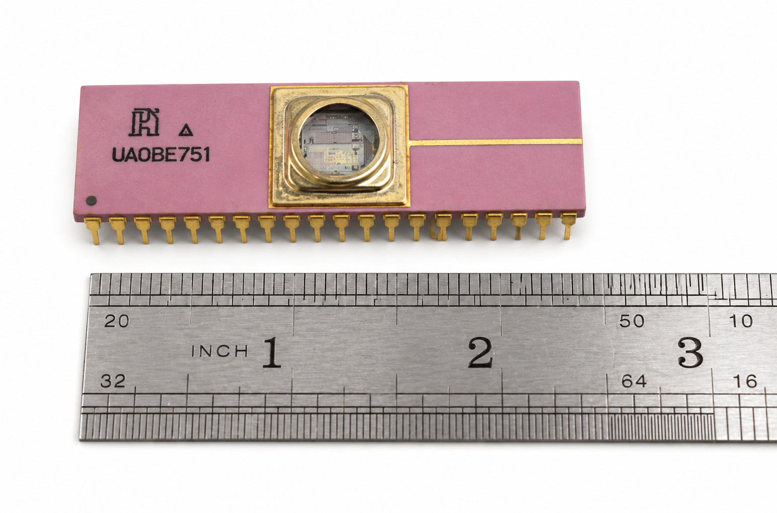 UA01BE751 Soviet Pink Ceramic UV EPROM Microcontroller Gold DIP-40 USSR Rare