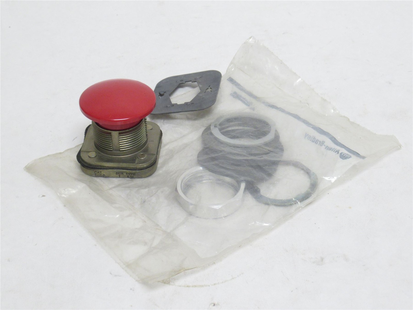 241366 Old-Stock; Allen-Bradley 800T-D6 Mushroom Head Push Button; 30mm; Red