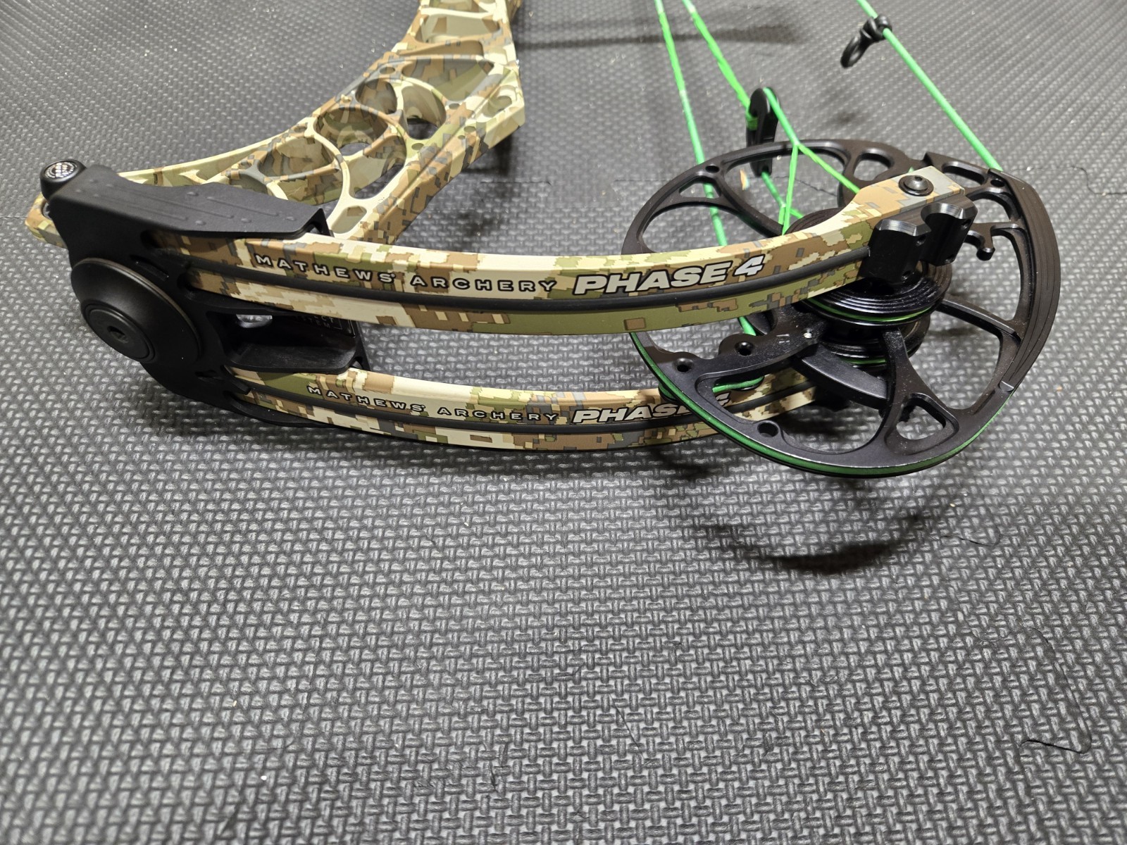 Mathews Phase 4 33 w Custom Strings