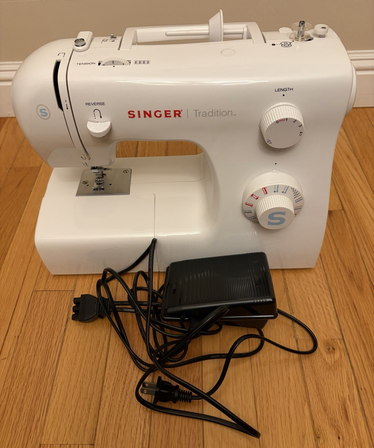 SINGER Tradition Electric Household Sewing Machine Foot Pedal Free Arm Reverse