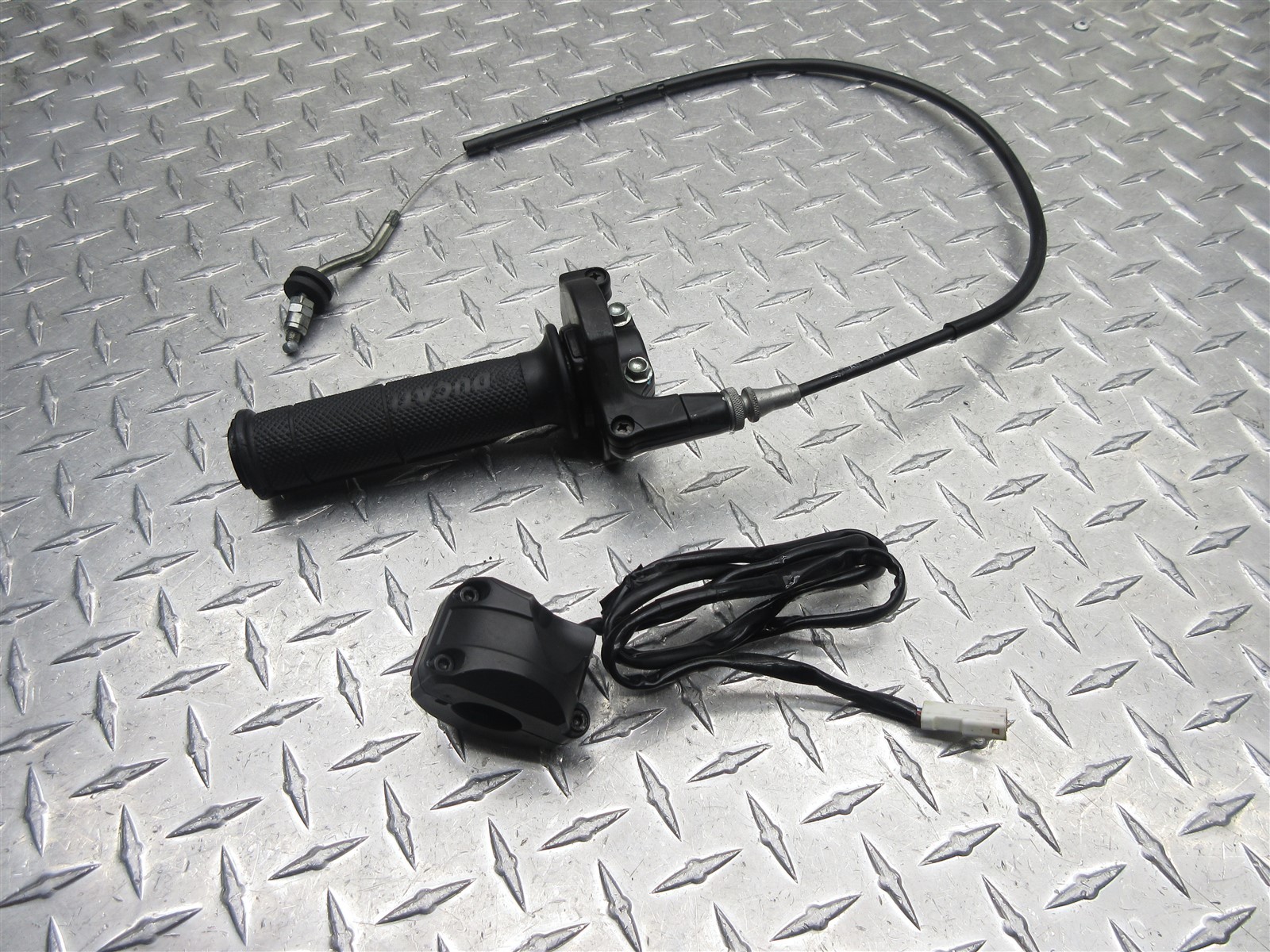 2018 15-18 Ducati Scrambler 800 Right Handlebar Switch Throttle Control Cable