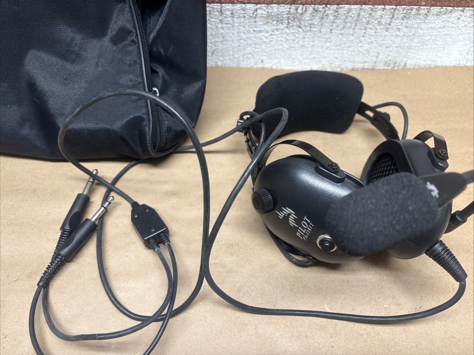 Pilot USA PA-1181T “The Eliminator” Aviation Headset and carrying case - Tested