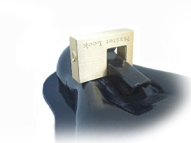Master Lock 605DAT Shackle 15/16" Length x 7/16" Inner Width, 2" Coupler Lock