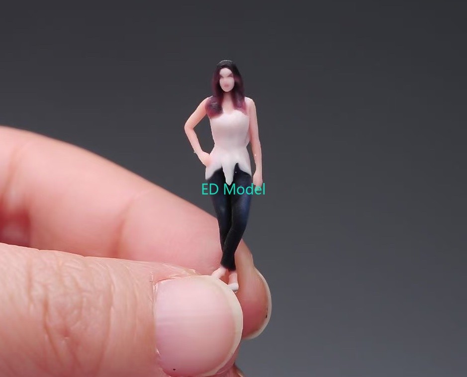 BN  1:64 Painted Figure Model Miniature  Diorama Sand Beauty White Top Lady