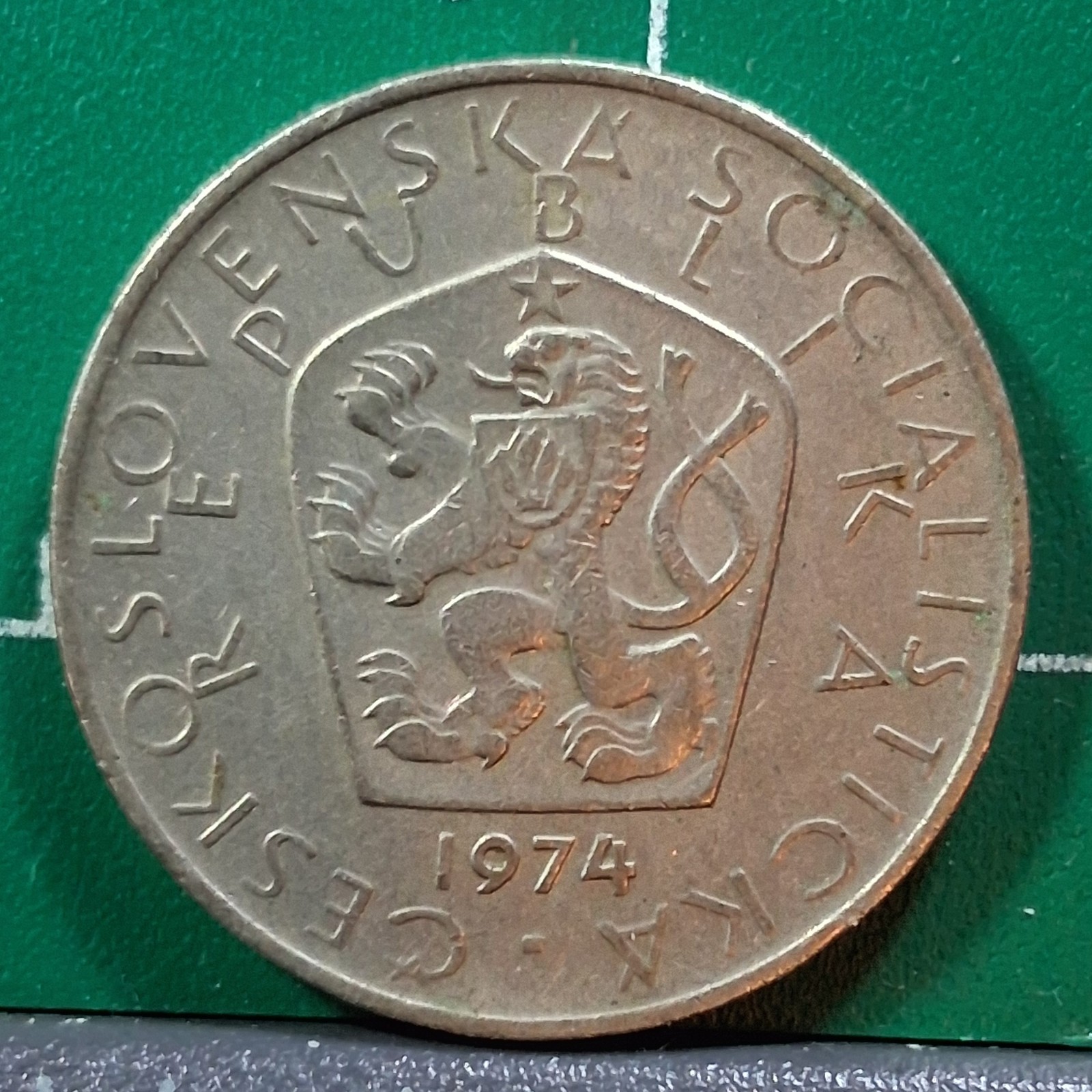 1974 Czechoslovakia 5 Korun Coat of Arms / Crane Booms Coin