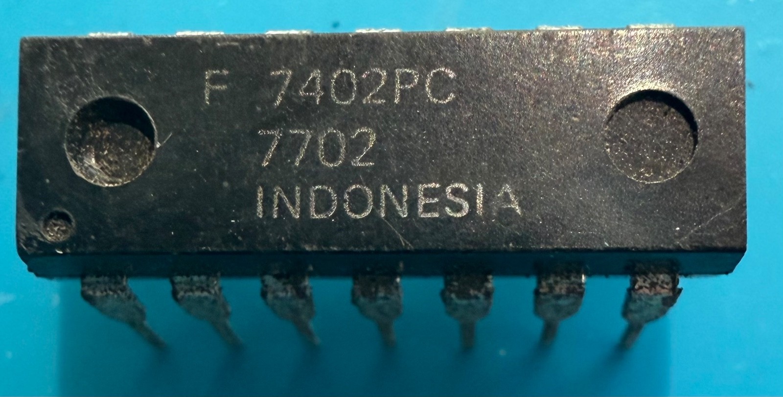 Fairchild  7402PC Integrated Circuit