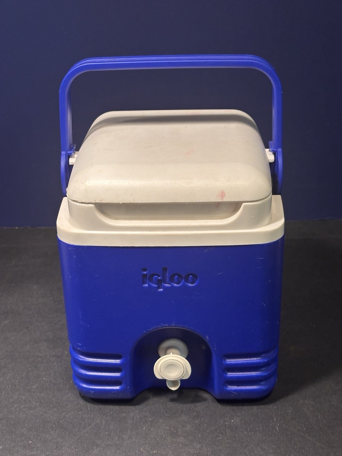 Vtg 1-Gallon Cube IGLOO Water Jug Cooler Blue/White HOT & COLD-W/Handle & Spout