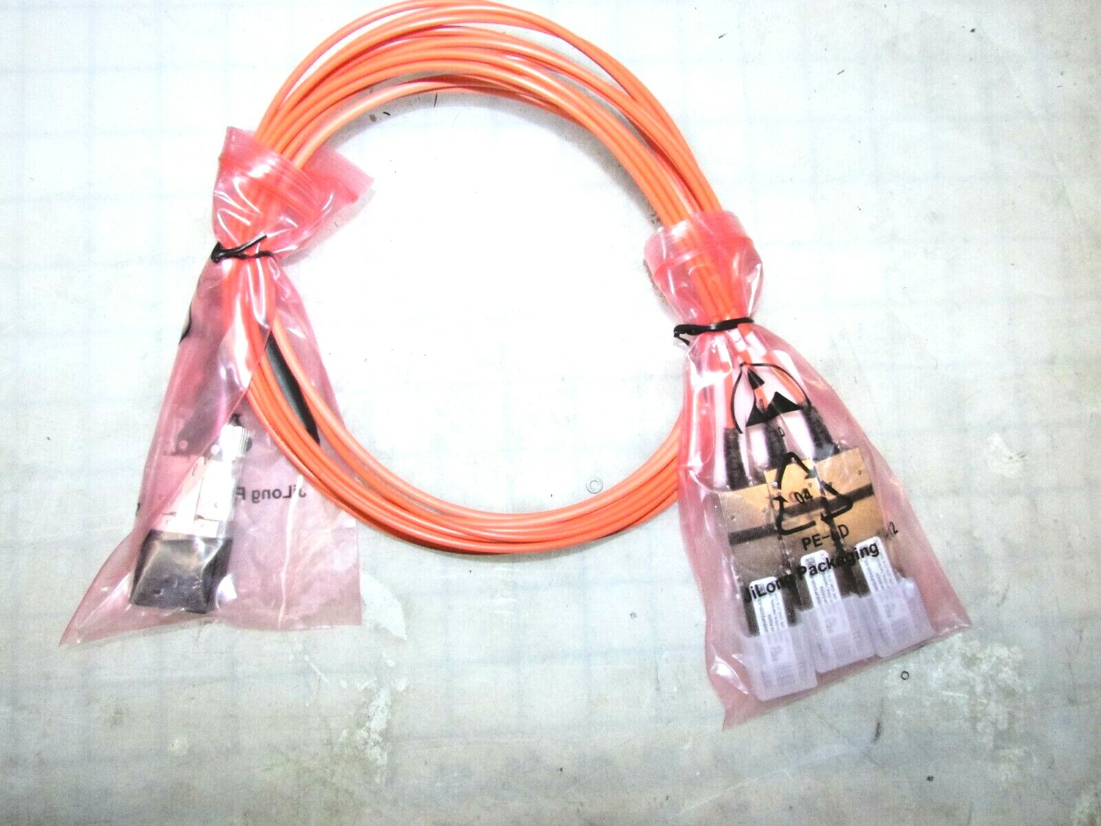 Amphenol FCI Fiber Optic Cable Assy CXP TO QSFP AOC 120GBS, #  ICD120GVP2420-03