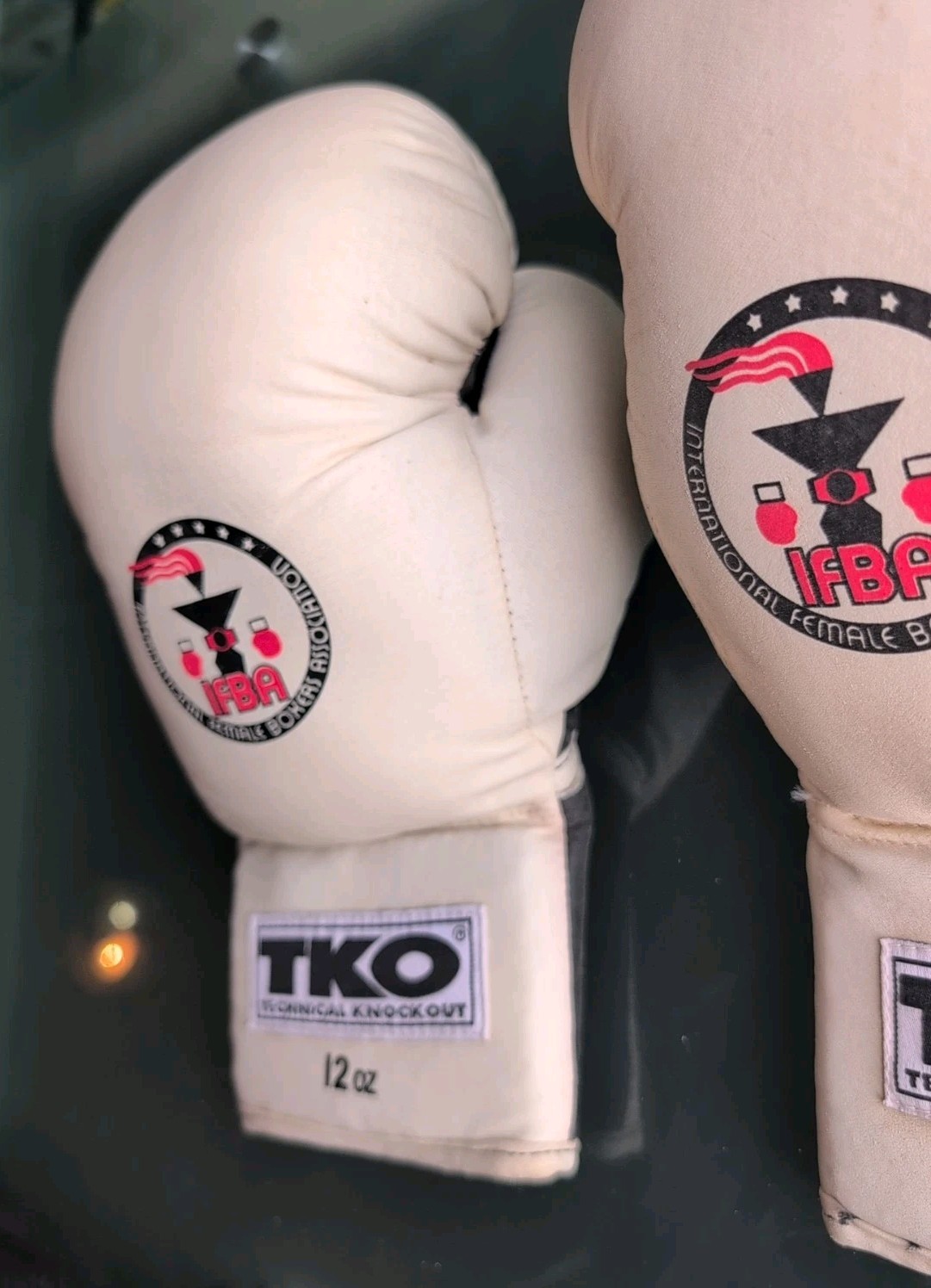TKO-TECHINICAL KNOCKOUT- IFBA Edition - White BOXING GLOVES-12 OZ W/ Bag