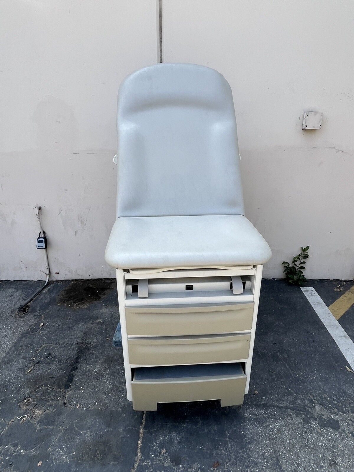 Brewer Access 5001-22 Exam Table