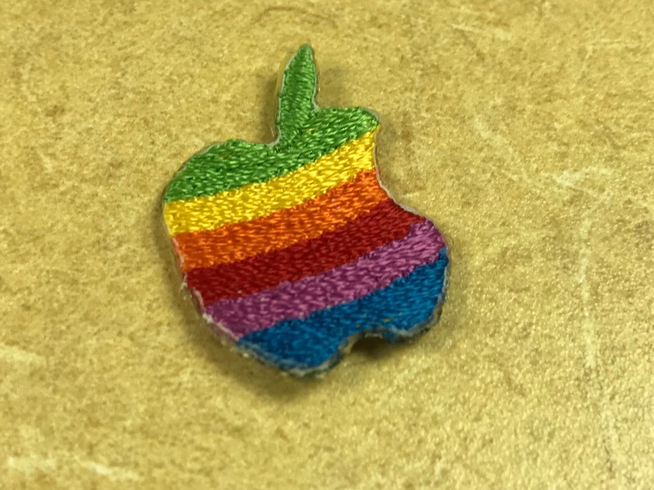 EMBLEM Apple Rainbow Logo ___ DEALERSHIP ORIGINAL __ Made by Apple Computer RARE