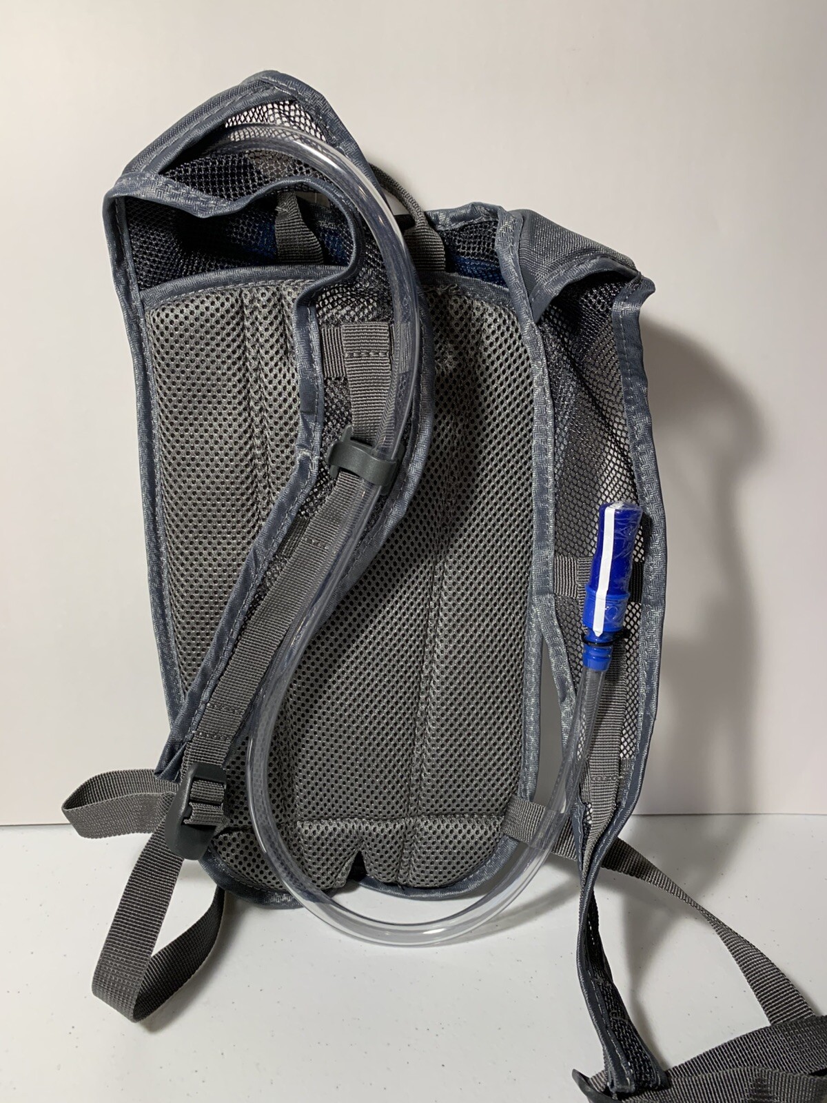 NEW Hydration Pack Bass Pro Shops Eclipse 1.5L/50-oz. Gray
