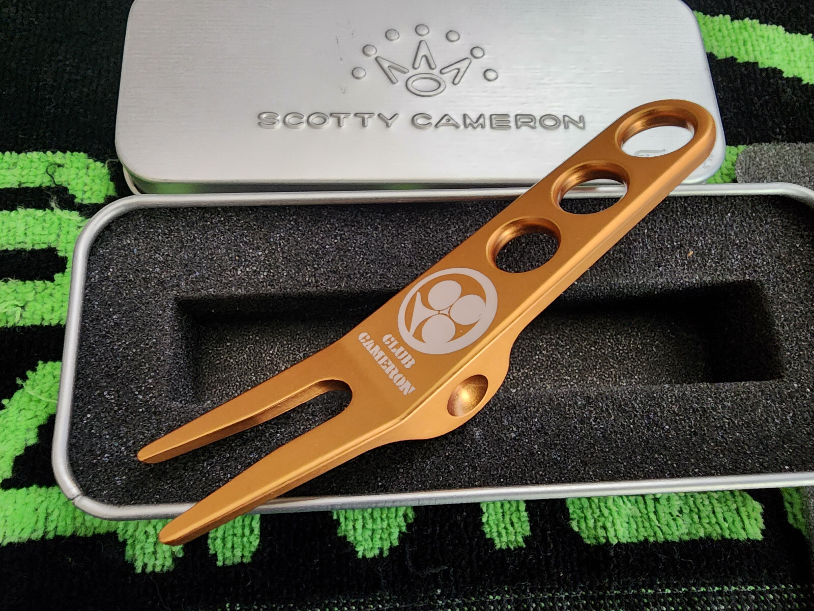 Rare Scotty Cameron 2008 Club Member Clip Pivot/Divot Tool⛳⛳⛳NEW IN ORIGINAL TIN
