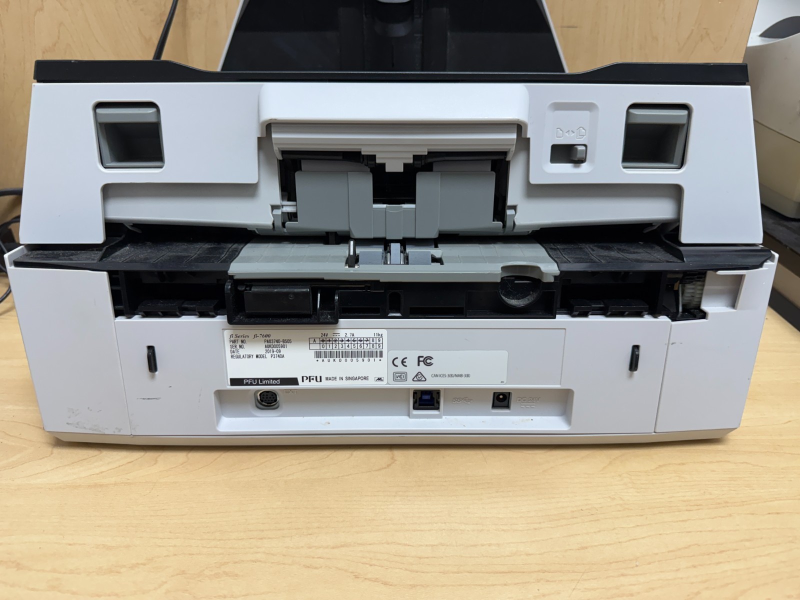 Fujitsu fi-7600 Duplex Sheetfed Document Scanner MISSING TRAY works perfect!