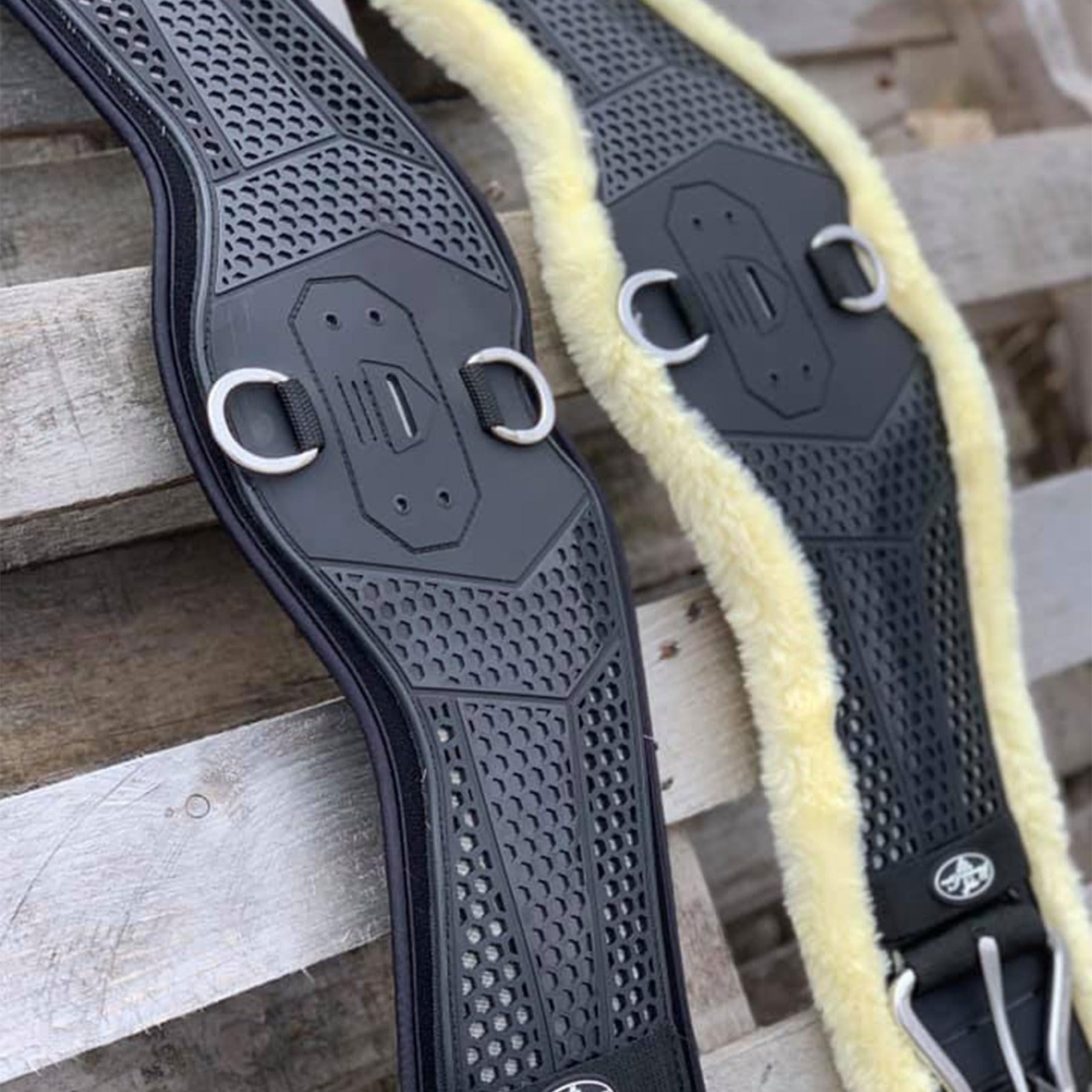 Professional's Choice Contoured VenTECH Cinch