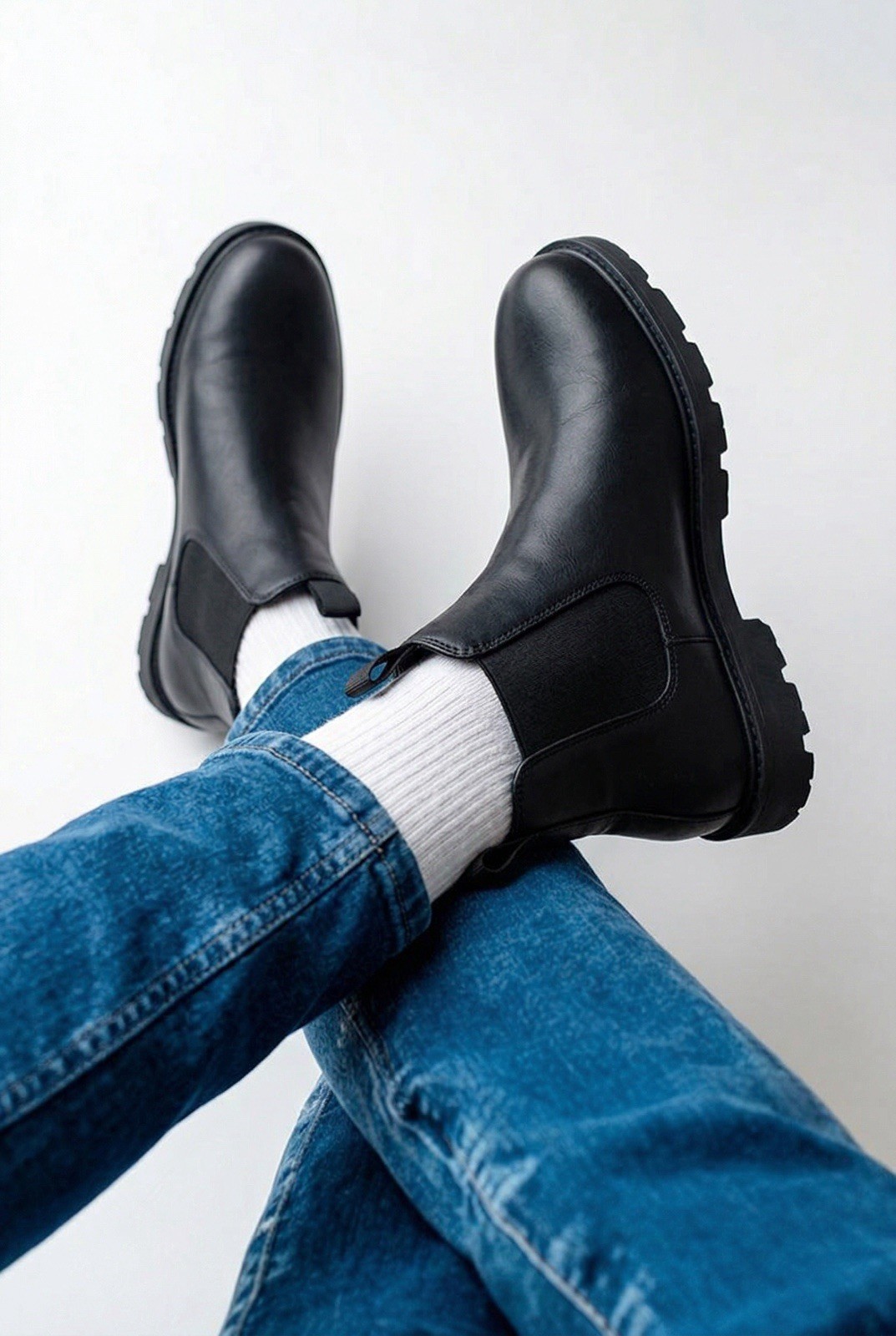 Black Leather Pull-On Men's Chelsea Boots Round Toe Casual Fall Winter
