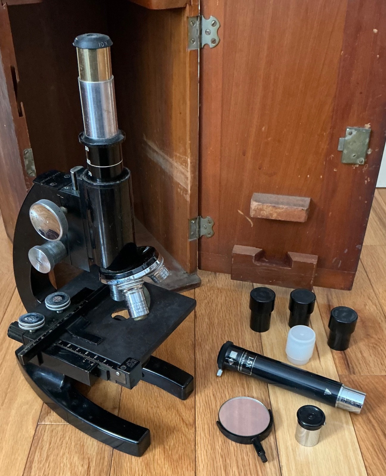 BAUSCH & LOMB Optical Vintage MICROSCOPE AK9086  w/ Wooden Case & Extras