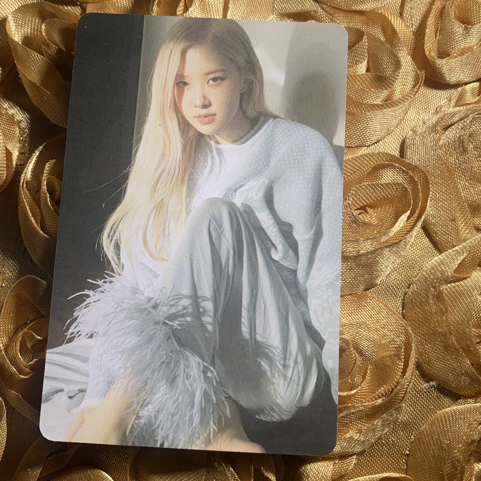 Rose BLACKPINK Welcoming Collection Edition Celeb KPOP Girl Photo Card Feathers