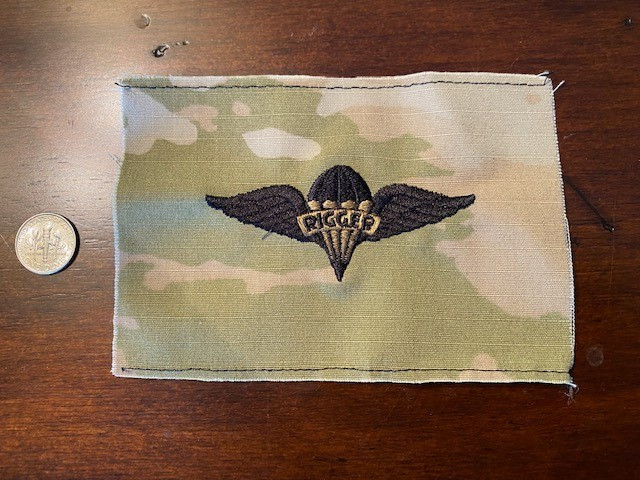 US ARMY "RIGGER" Q-BADGE - UNCUT MULTICAM / OCP BACKGROUND MATERIAL