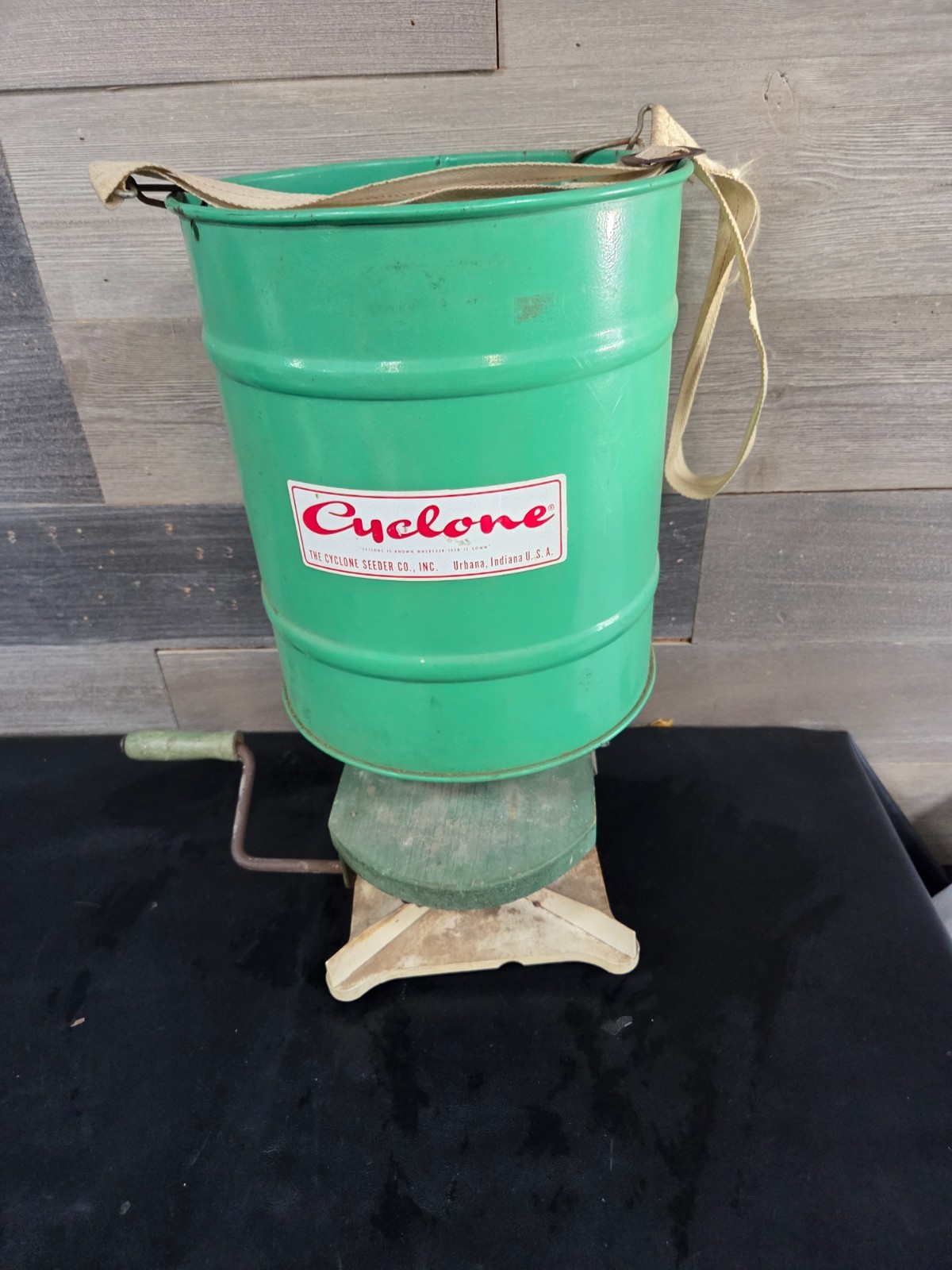 RARE GREEN Vintage Cyclone Seeder Green w/ Strap Hand-Held Spreader Urbana, In