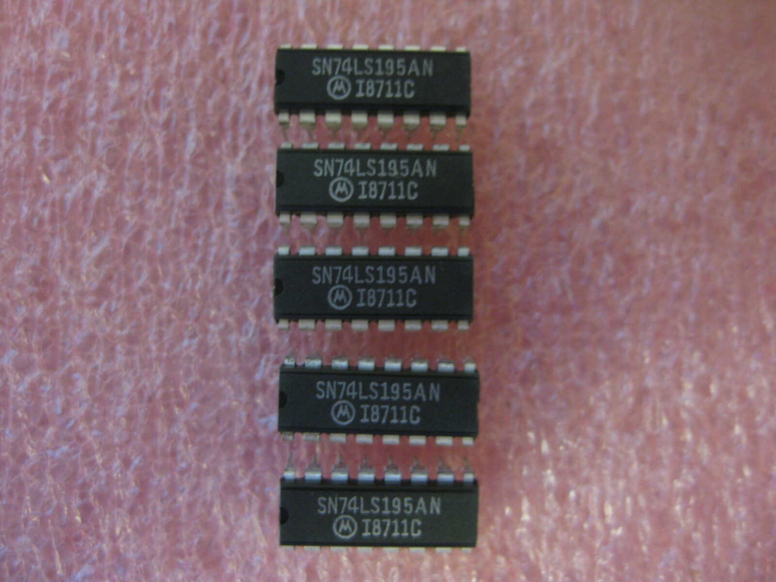 SN74LS195AN IC SHIFT REGISTER 4 BIT 16-PIN DIP MOTOROLA (LOT OF 5)